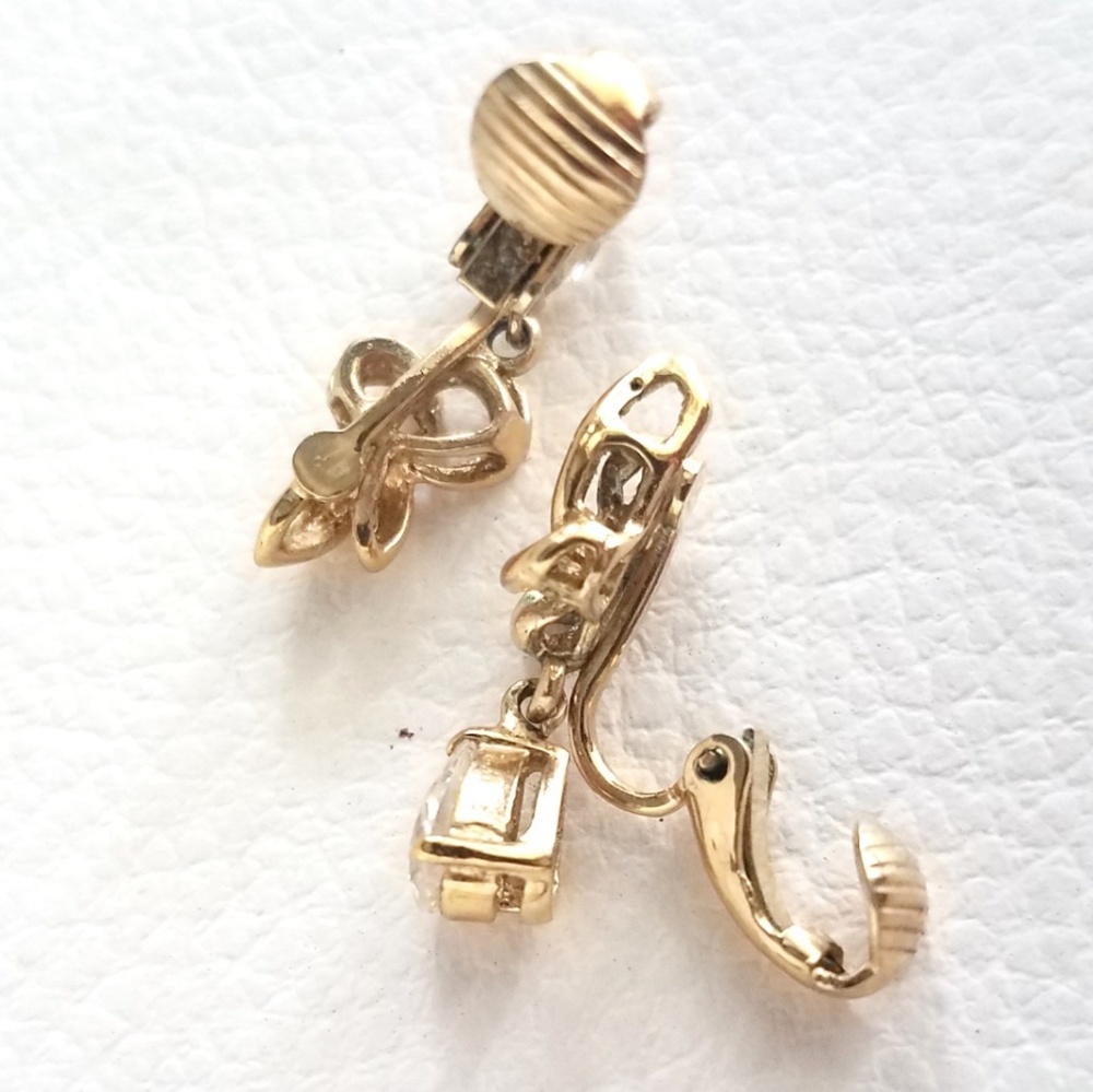 Vintage Goldtone Rhinestone Clip-on Earrings - Picture 3 of 6